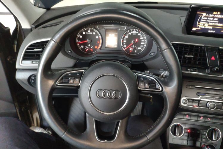 奥迪Q3 2018款 30周年年型 30 TFSI 时尚型中控内饰13