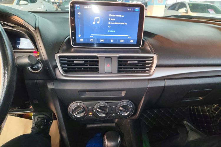 马自达3 昂克赛拉 2017款 三厢 1.5L 自动舒适型 国V中控内饰16