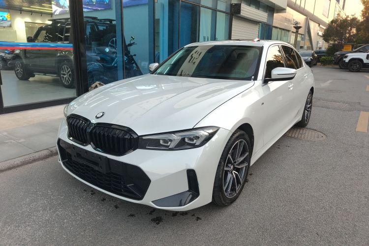 宝马3系 2023款 320Li M运动套装车身外观1