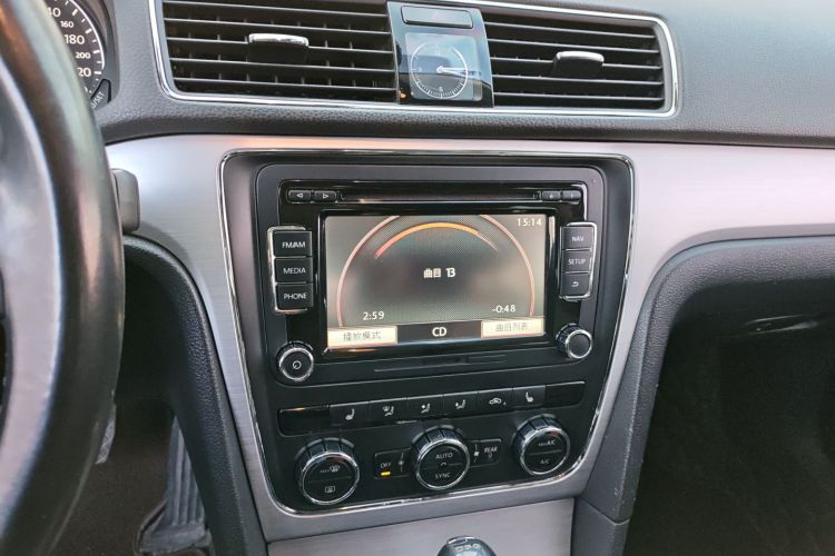 大众 帕萨特 2015款 1.8TSI DSG御尊版中控内饰16