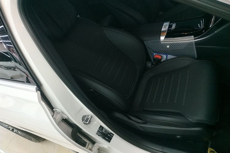 奔驰C级 2023款 改款二 C 260 L 运动版局部细节41