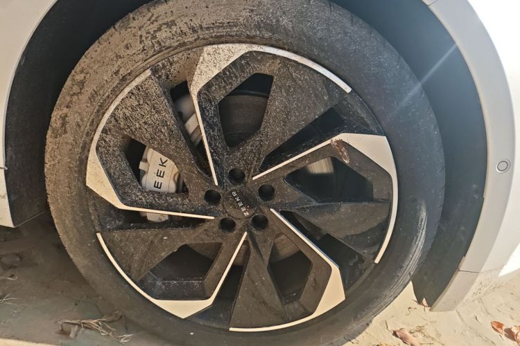 极氪001 2022款 超长续航双电机 YOU版车身外观6007