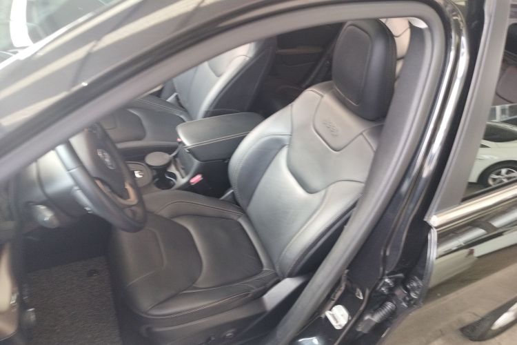 Jeep 自由光 2016款 2.4L 领先智能版中控内饰19