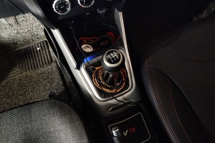 中华V3 2015款 1.5L 手动智能型中控内饰18