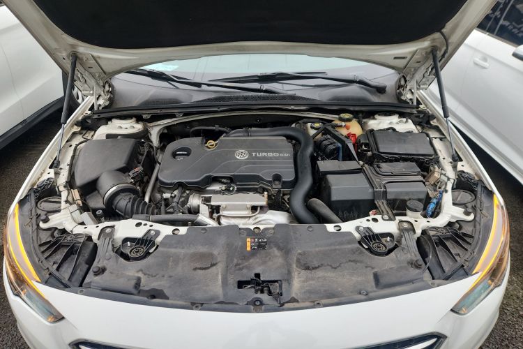 别克 君威 2017款 20T 精英型机舱底盘24