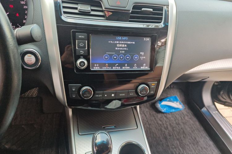 日产 天籁 2016款 2.0L XL舒适版中控内饰16