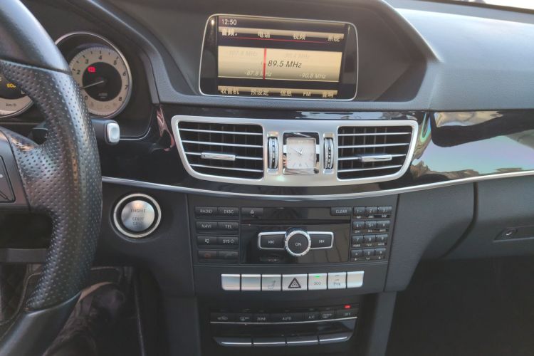 奔驰E级 2015款 E 260 L 运动型中控内饰16