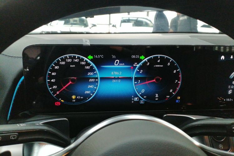 奔驰GLB 2023款 GLB 220 时尚型中控内饰14