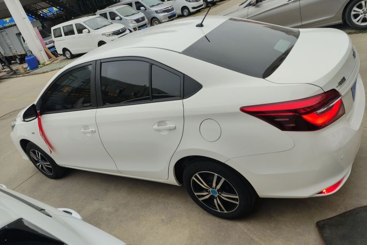 丰田 威驰 2021款 1.5L CVT创行版车身外观4