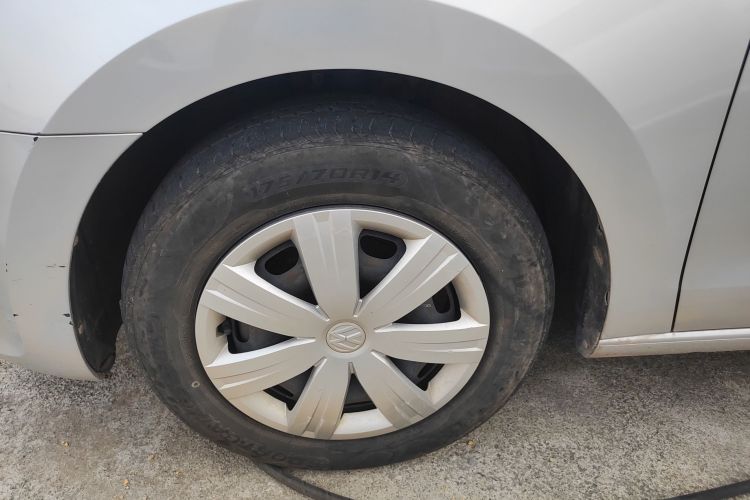 大众 捷达 2013款 1.6L 手动时尚型车身外观35