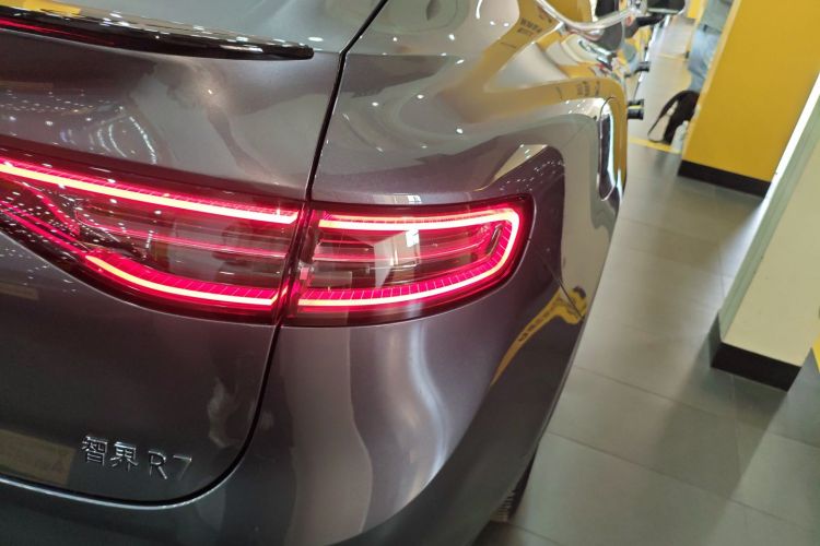 鸿蒙智行 智界R7 2025款 增程 251km Max车身外观9
