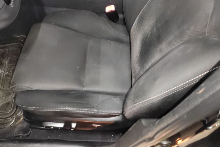 雷克萨斯IS 2011款 250 运动版中控内饰19