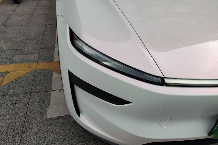 特斯拉 Model Y 2025款 后轮驱动版车身外观8