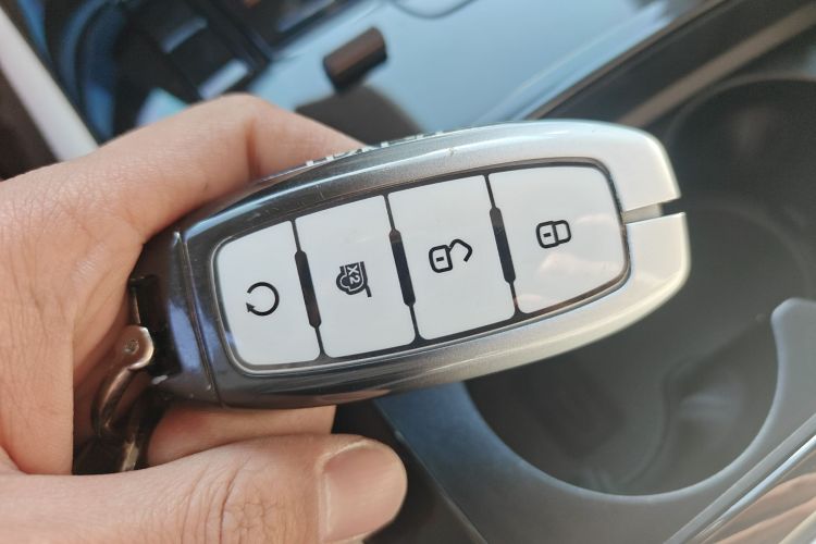 腾势D9 2024款 DM-i 980 四驱尊贵型中控内饰11