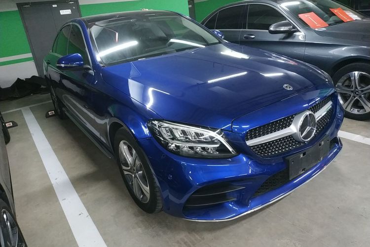 奔驰C级 2021款 C 260 L 运动版车身外观3