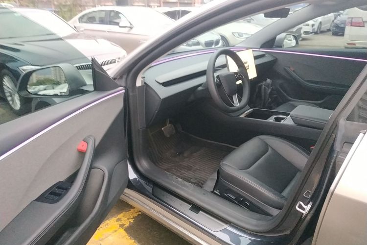 特斯拉 Model 3 2023款 后轮驱动版中控内饰7003