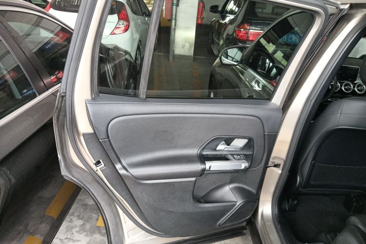 奔驰GLB 2020款 改款 GLB 200 动感型中控内饰49