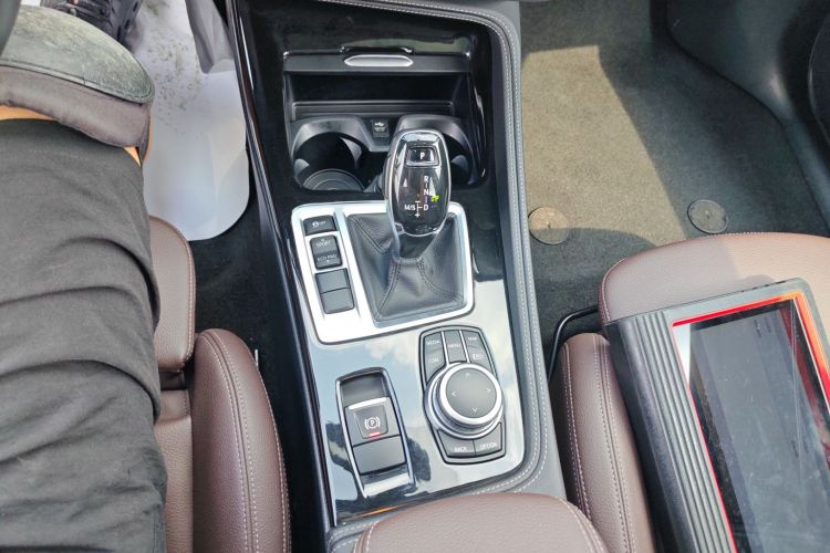 宝马1系 2021款 120i M运动曜夜版中控内饰18