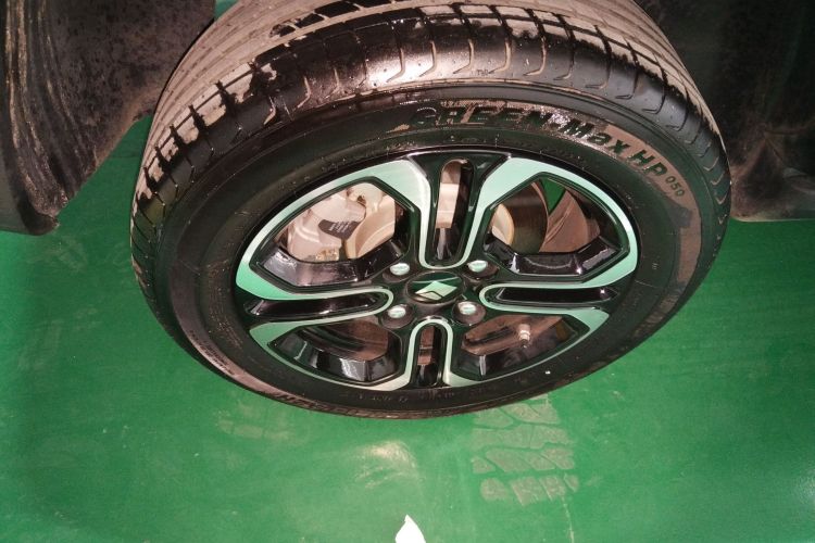 宝骏悦也 2023款 智尊版车身外观6008