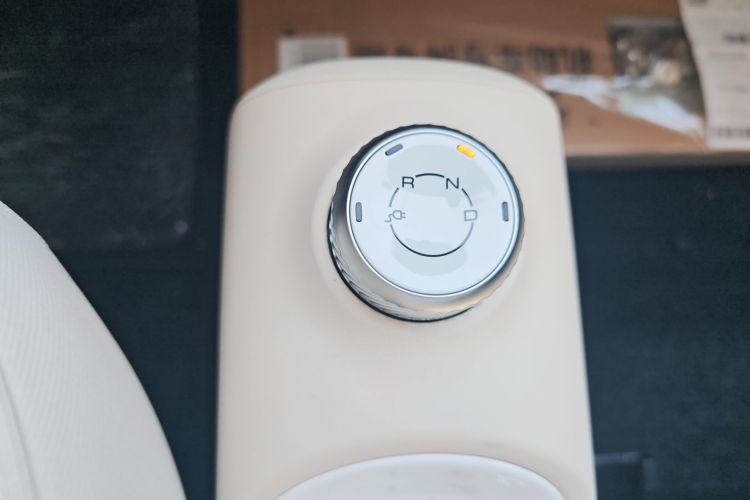 五菱汽车 宏光MINIEV 2024款 第三代 215km 青春版中控内饰18