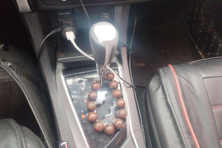 丰田 卡罗拉 2017款 改款 1.2T S-CVT GL-i中控内饰18