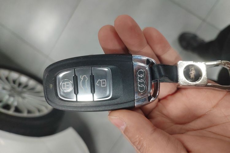 奥迪A4L 2015款 35 TFSI 自动舒适型中控内饰11