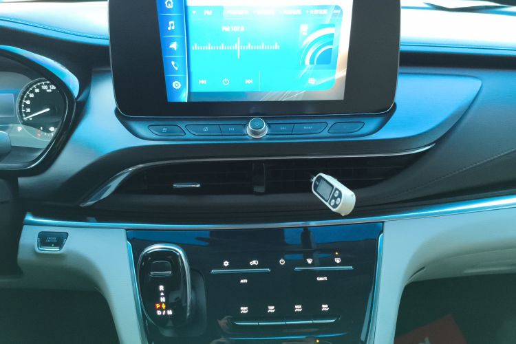 别克GL8 2021款 陆上公务舱 652T 舒适型中控内饰16