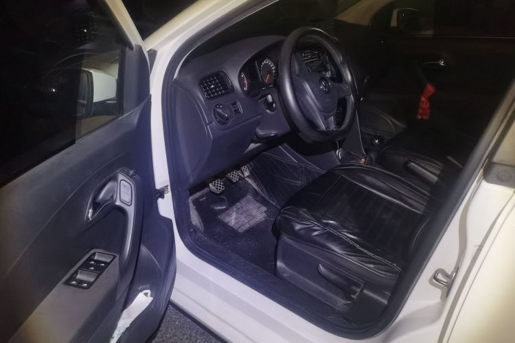 大众 Polo 2016款 1.4L 手动风尚型中控内饰7003