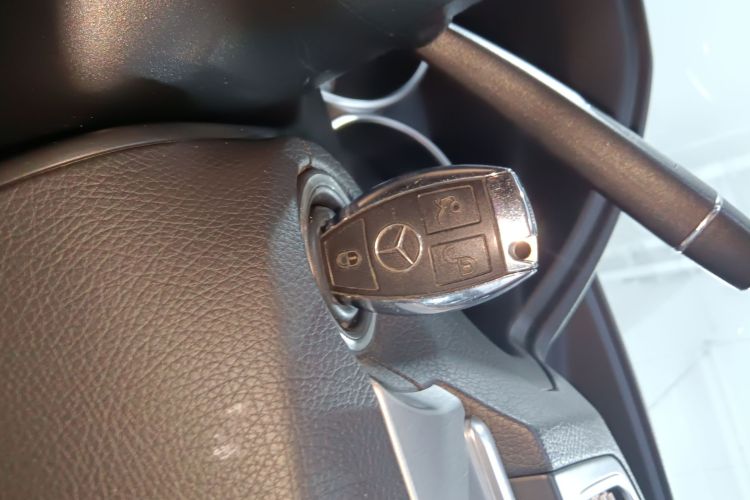 奔驰E级(进口) 2014款 E 260 敞篷轿跑车中控内饰7001