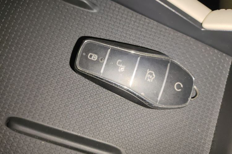 比亚迪 秦L 2024款 DM-i 120KM超越型中控内饰7001