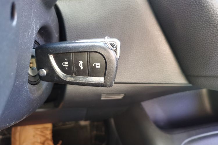 丰田 卡罗拉 2019款 1.2T S-CVT GL先锋版中控内饰11