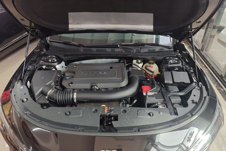 别克 君越 2024款 28T 越尊版机舱底盘24