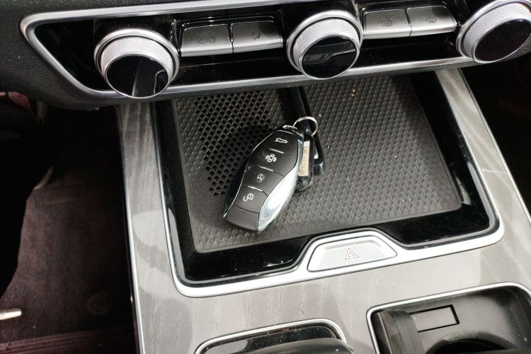 红旗HS5 2023款 2.0T 四驱旗领Pro版中控内饰11