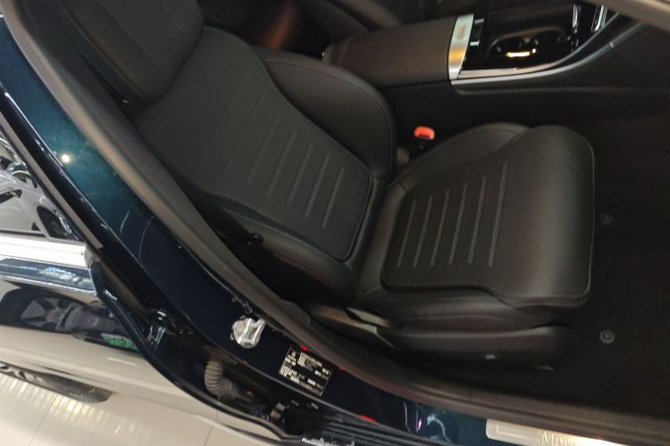 奔驰C级 2023款 改款 C 200 L 运动版局部细节41