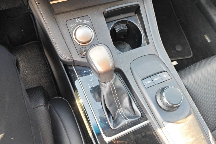 雷克萨斯ES 2015款 200 精英版中控内饰18