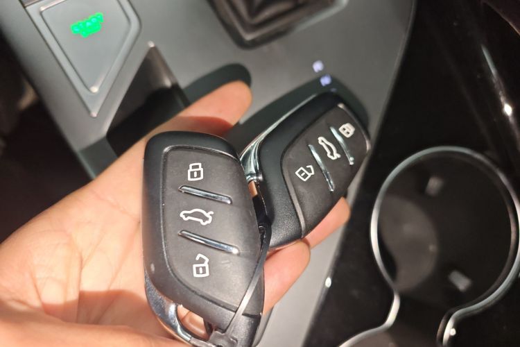 荣威RX5新能源 2023款 eRX5 超混舒享版中控内饰7001