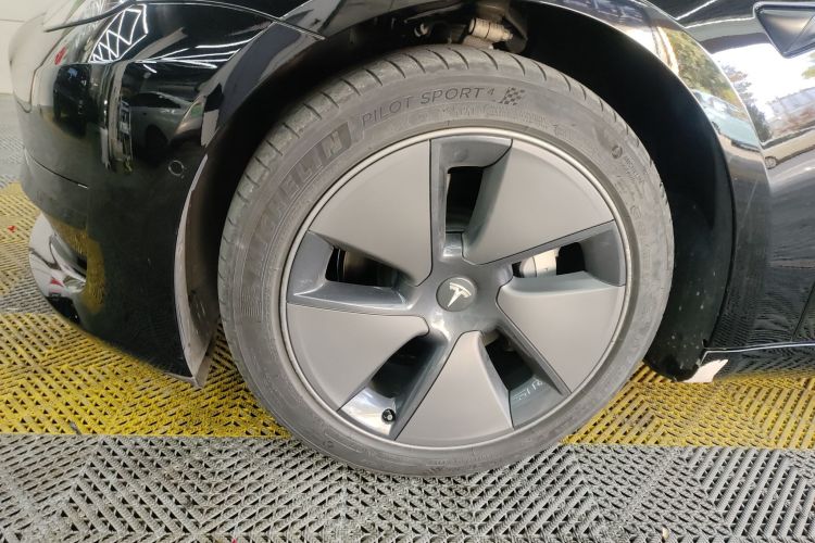 特斯拉 Model 3 2021款 标准续航后驱升级版 3D6车身外观6007