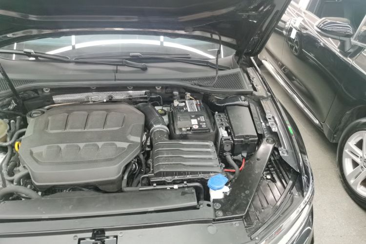 大众 迈腾 2023款 200万辆纪念版 380TSI DSG旗舰型机舱底盘26