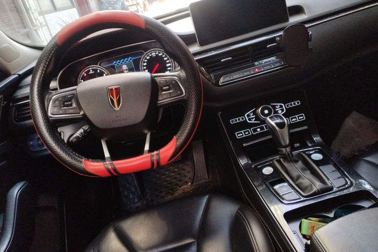 红旗H5 2019款 30TD 智联灵动版中控内饰7002