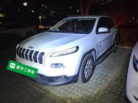 Jeep 自由光 2016款 2.0L 优越版