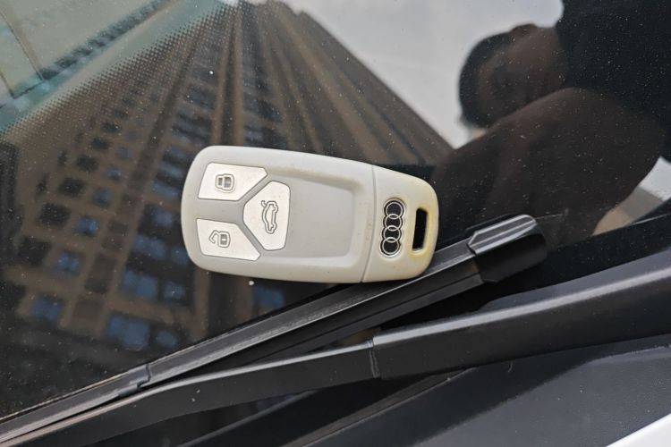 奥迪A4L 2022款 40 TFSI 时尚动感型中控内饰7001