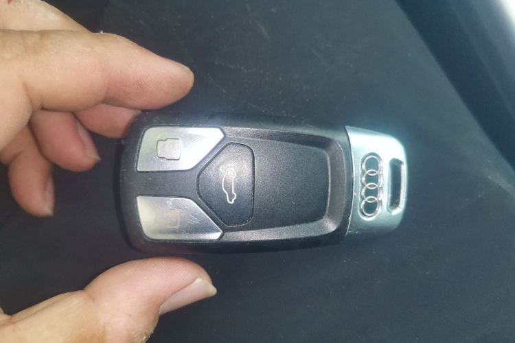 奥迪A4L 2017款 40 TFSI 进取型中控内饰11