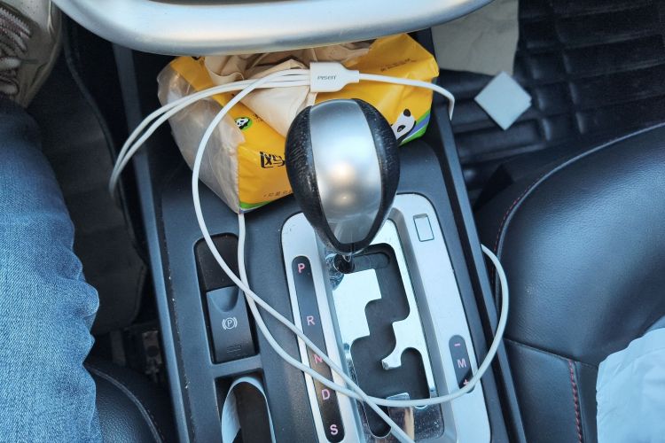 奔腾X80 2013款 2.0L 自动豪华型中控内饰18