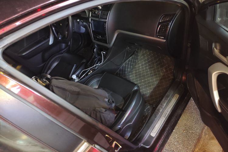 吉利汽车 帝豪 2015款 三厢 1.3T CVT向上版局部细节9005