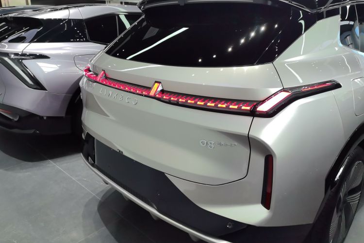 领克08 EM-P 2023款 245km 超长续航Halo车身外观6004