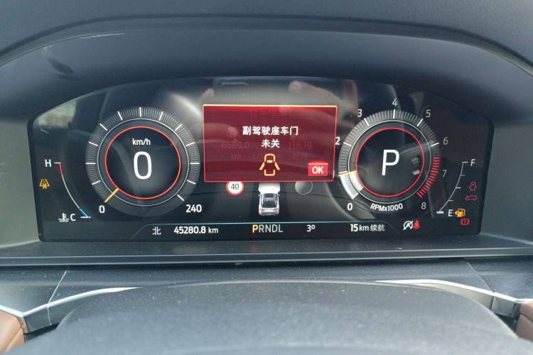 福特 探险者 2023款 EcoBoost 285 四驱钛金版 7座中控内饰14