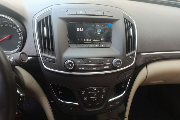 别克 君威 2015款 2.0L 领先时尚型中控内饰16