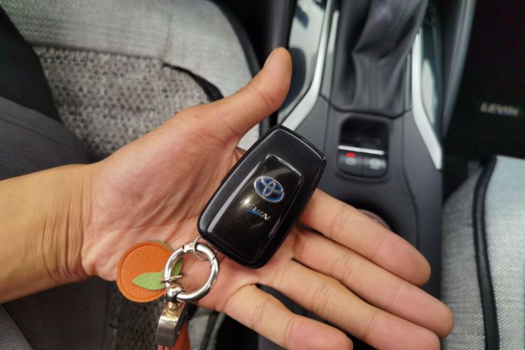 丰田 雷凌 2022款 双擎 1.8H E-CVT豪华版中控内饰7001