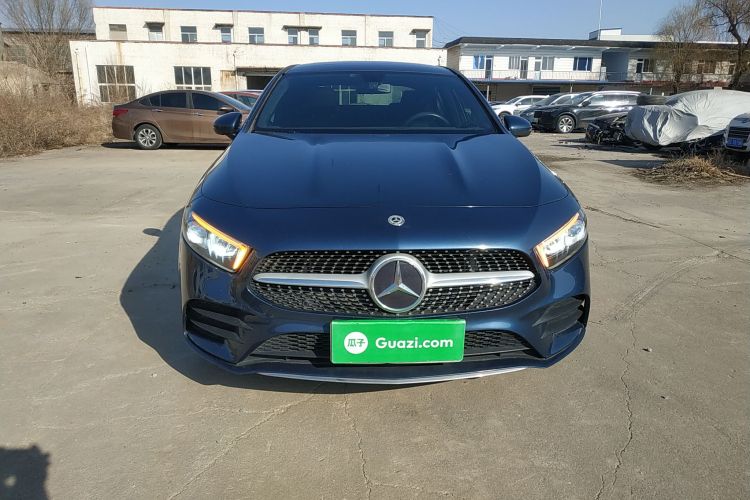 奔驰A级 2020款 A 200 L 运动轿车车身外观2