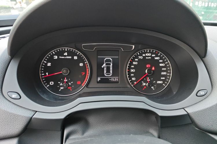 奥迪Q3 2018款 35 TFSI 运动型典藏版中控内饰14